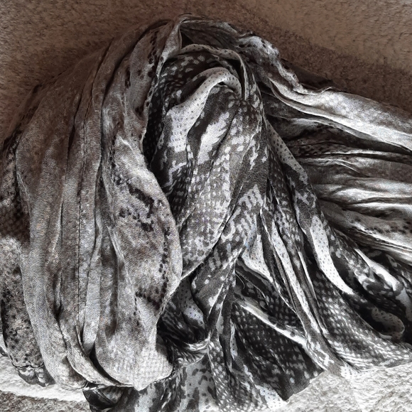 40" Circular scarf sold on title - Picture 3 of 6